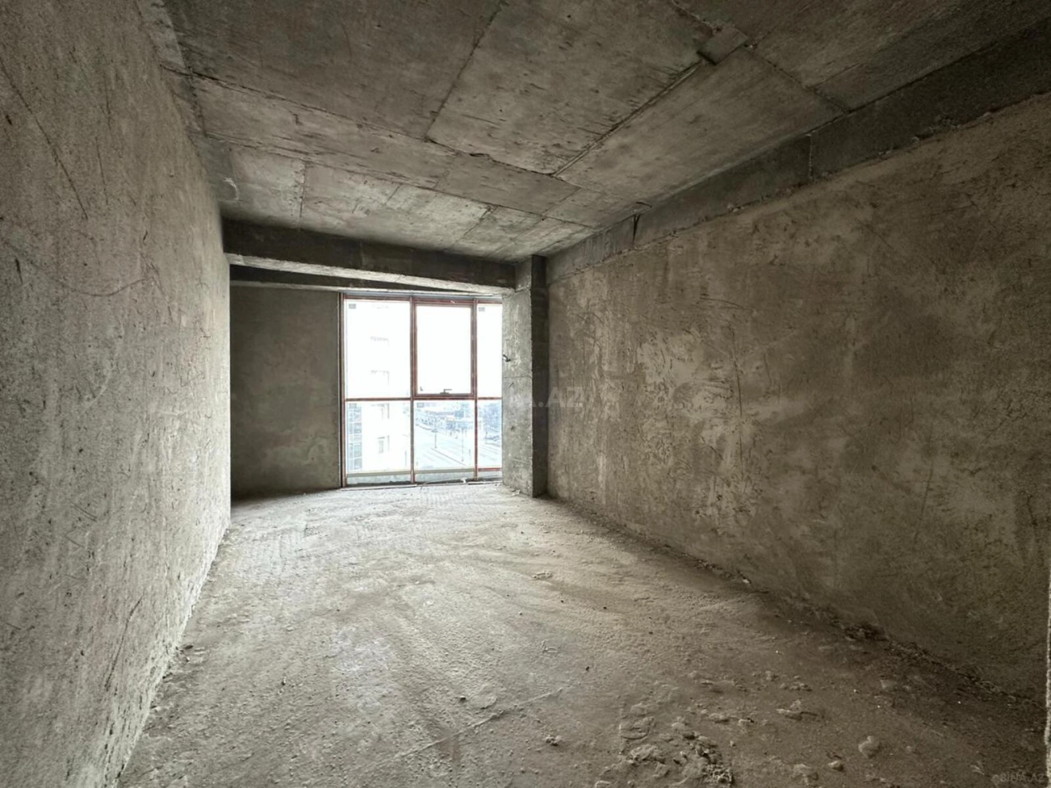 Satılır 4 otaqlı mənzil 200 m²