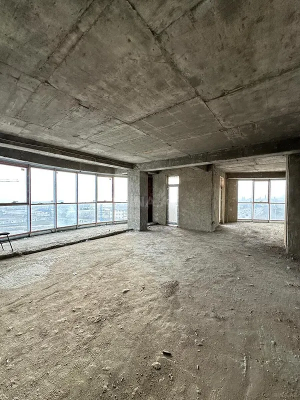 Satılır 4 otaqlı mənzil 200 m²