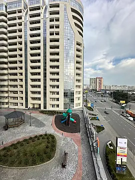 Satılır 4 otaqlı mənzil 200 m²