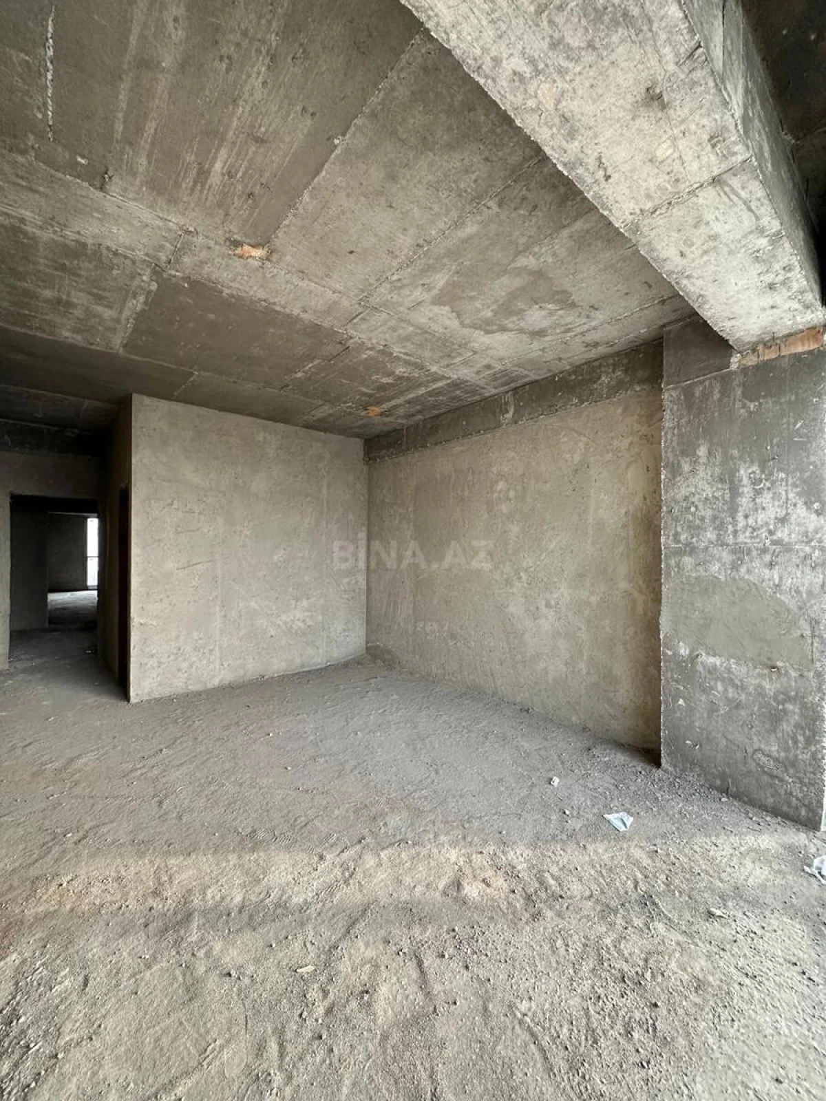 Satılır 4 otaqlı mənzil 200 m²