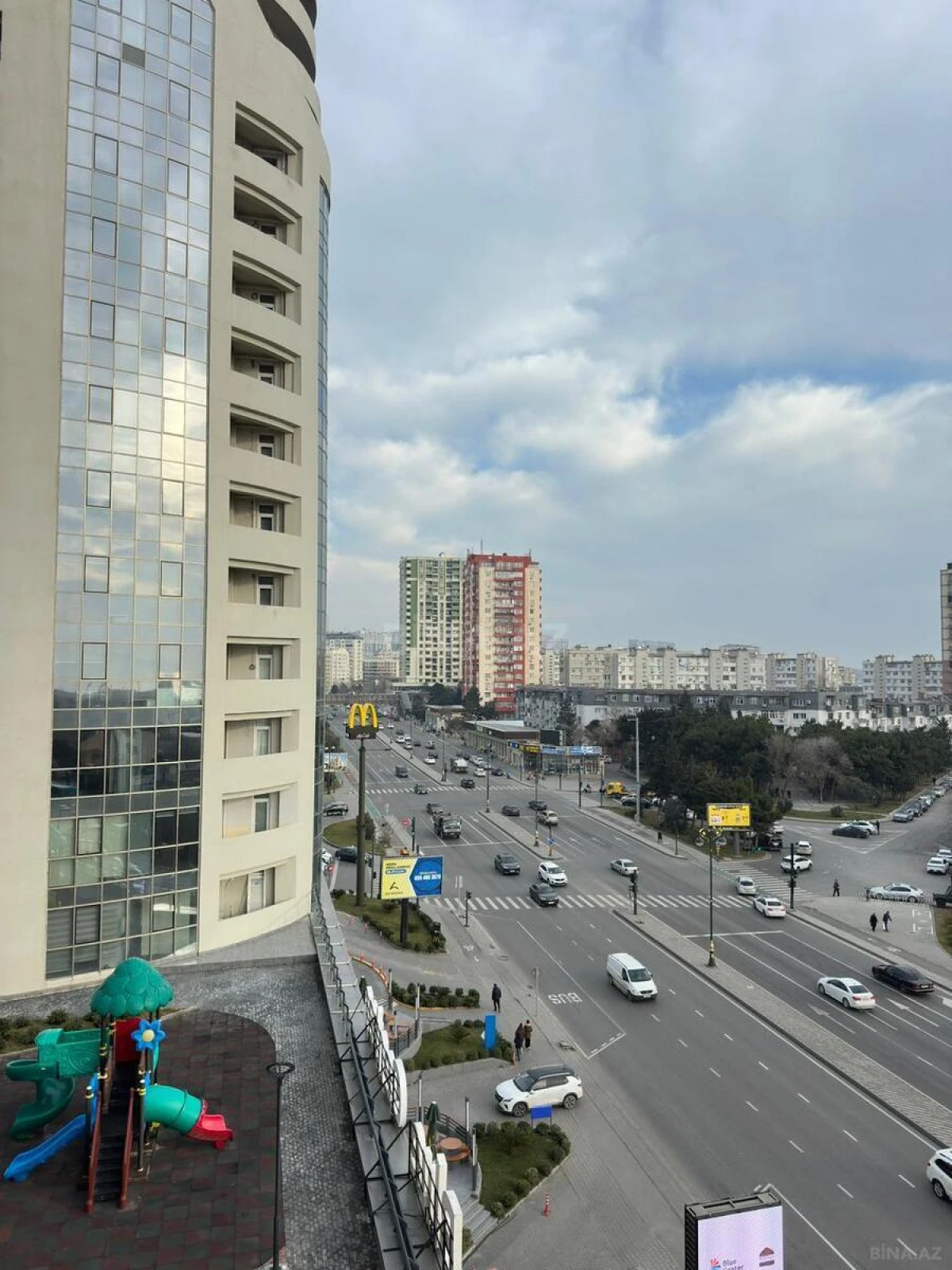 Satılır 4 otaqlı mənzil 200 m²