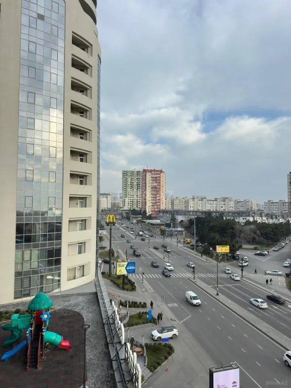 Satılır 4 otaqlı mənzil 200 m²