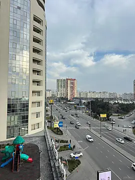 Satılır 4 otaqlı mənzil 200 m²