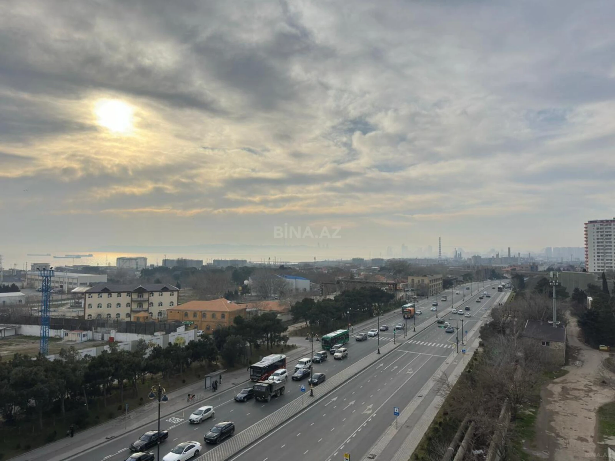 Satılır 4 otaqlı mənzil 200 m²