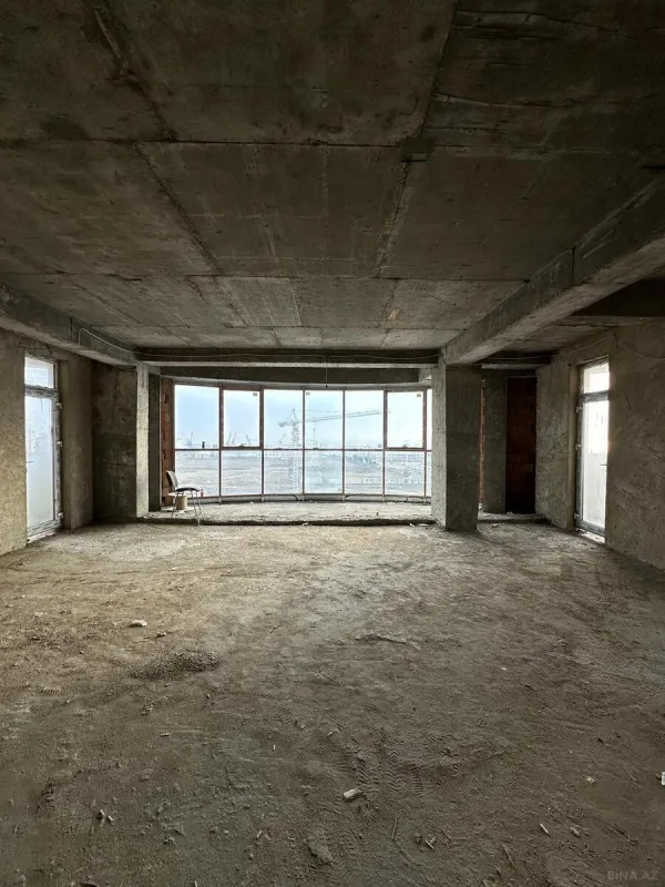 Satılır 4 otaqlı mənzil 200 m²