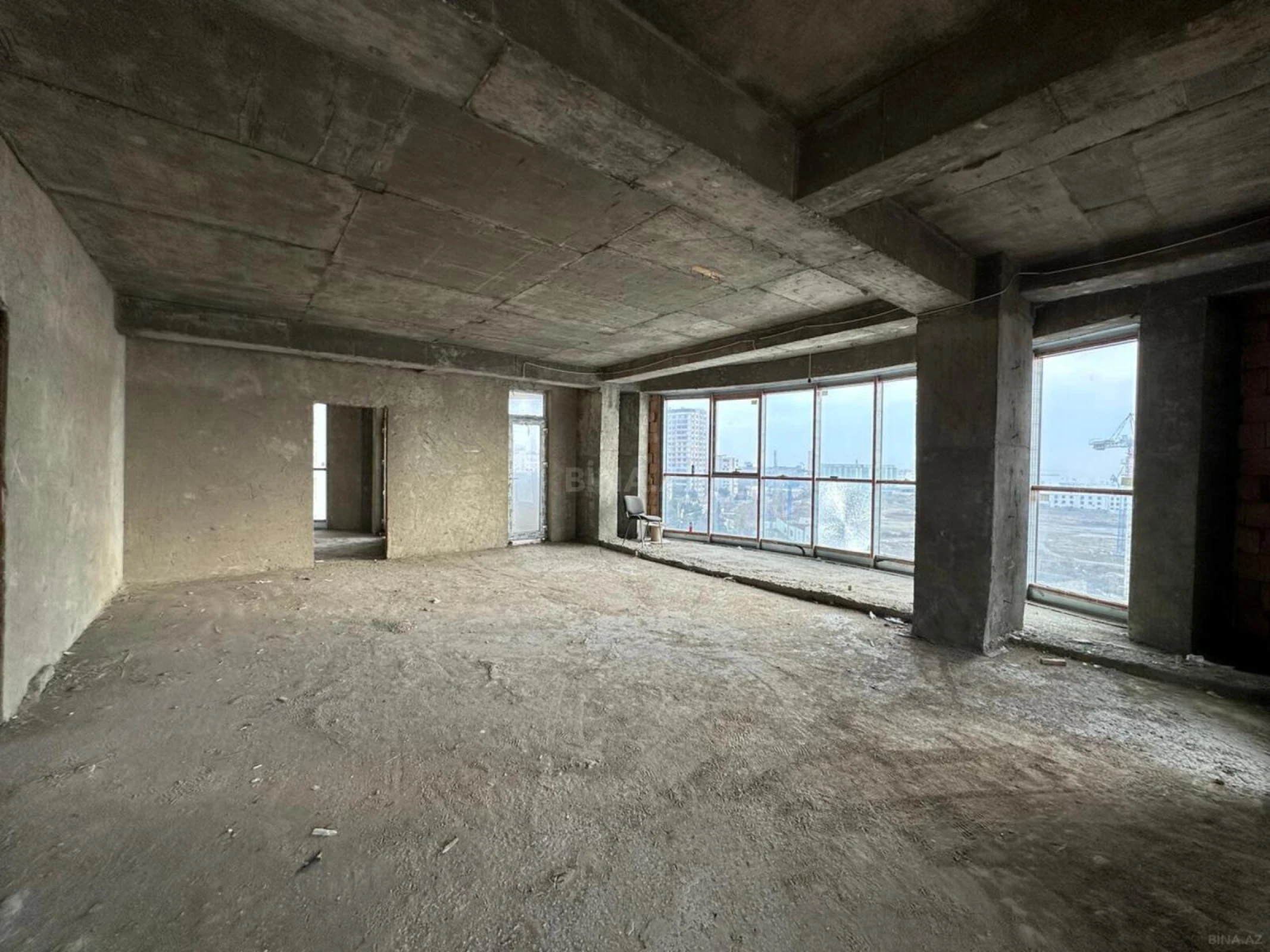 Satılır 4 otaqlı mənzil 200 m²