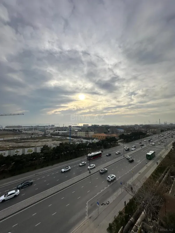 Satılır 4 otaqlı mənzil 200 m²