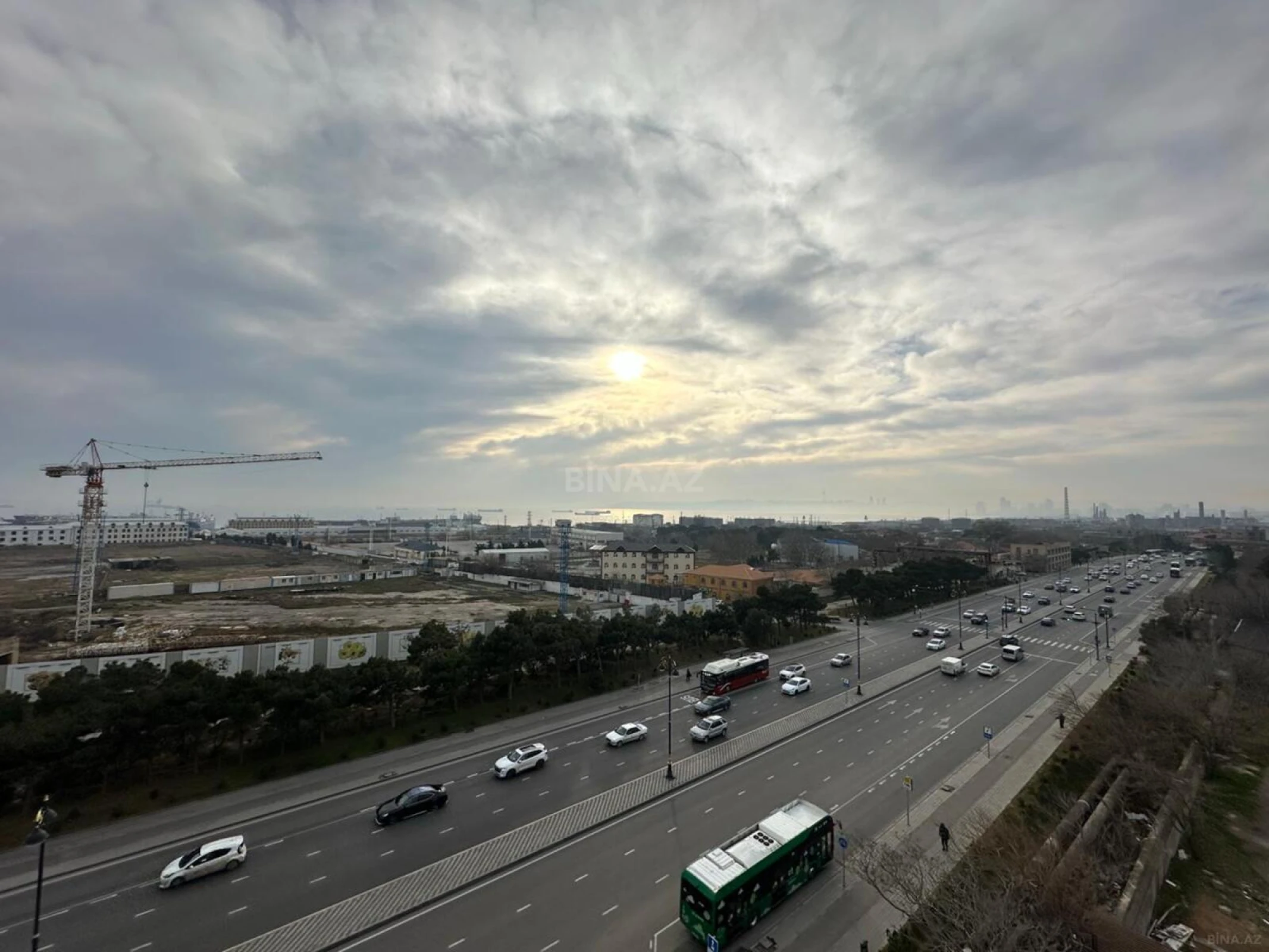 Satılır 4 otaqlı mənzil 200 m²