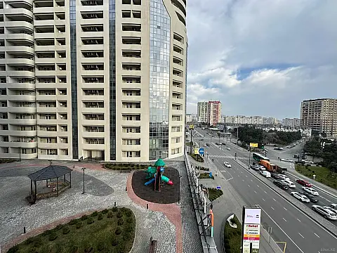 Satılır 4 otaqlı mənzil 200 m²