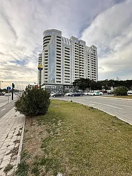 Satılır 4 otaqlı mənzil 200 m²