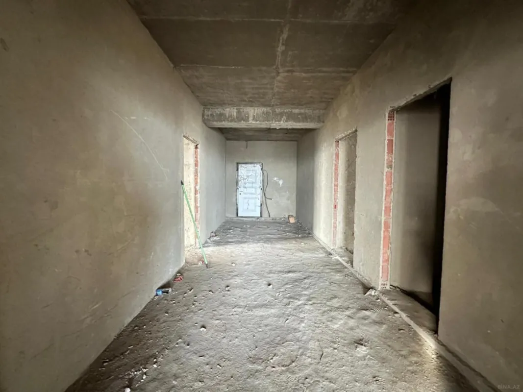 Satılır 4 otaqlı mənzil 200 m²