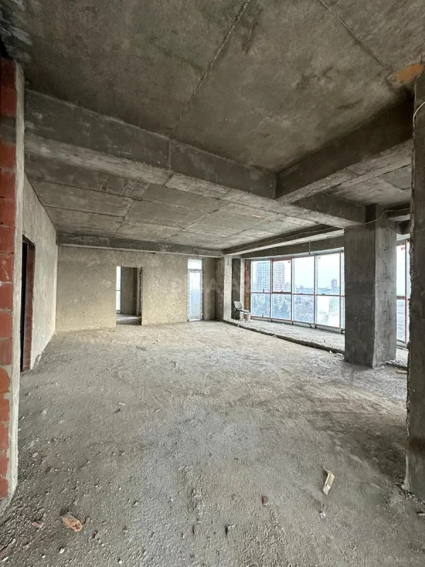 Satılır 4 otaqlı mənzil 200 m²