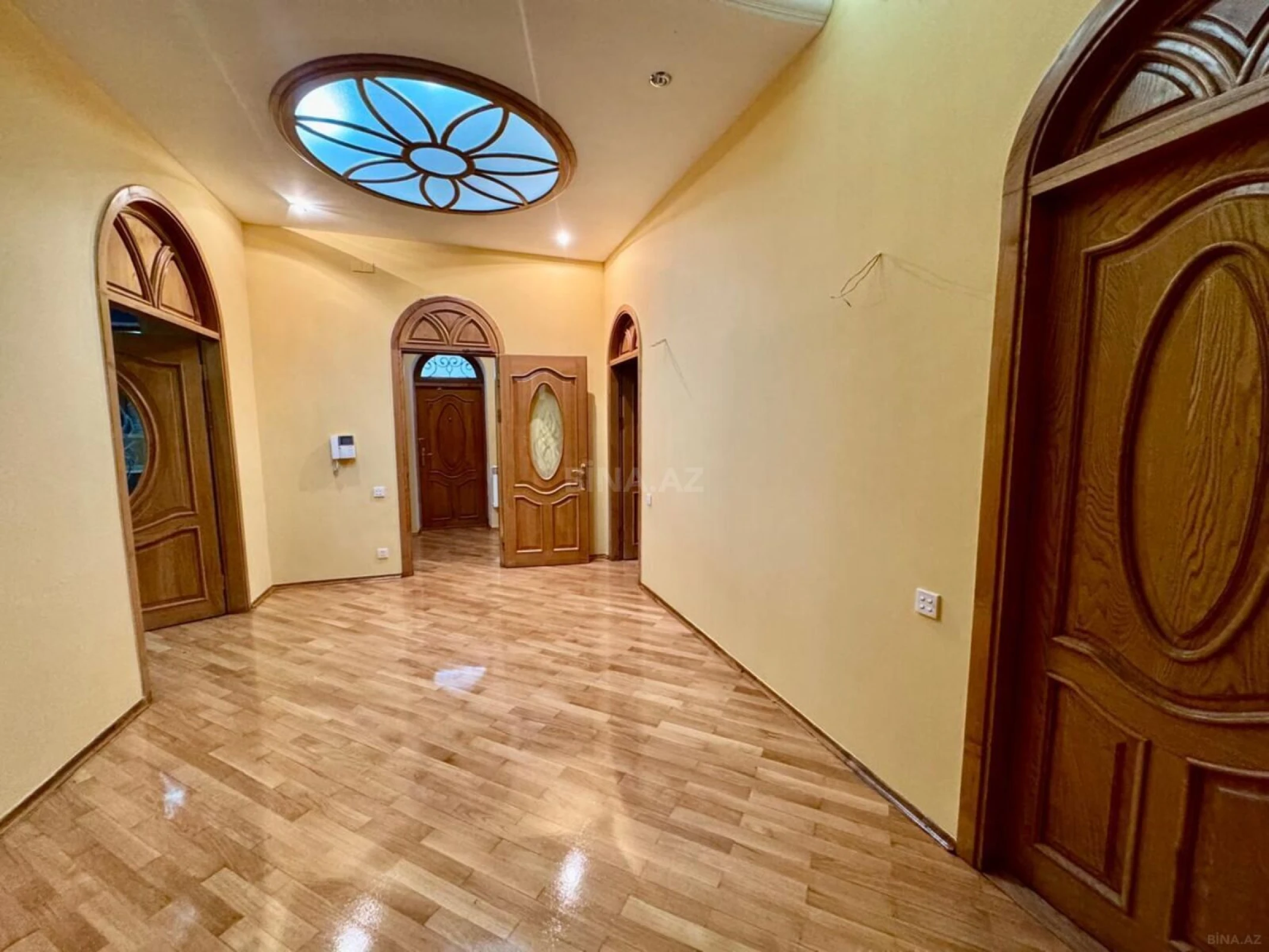 Kirayə verilir 6 otaqlı həyət evi 480 m²