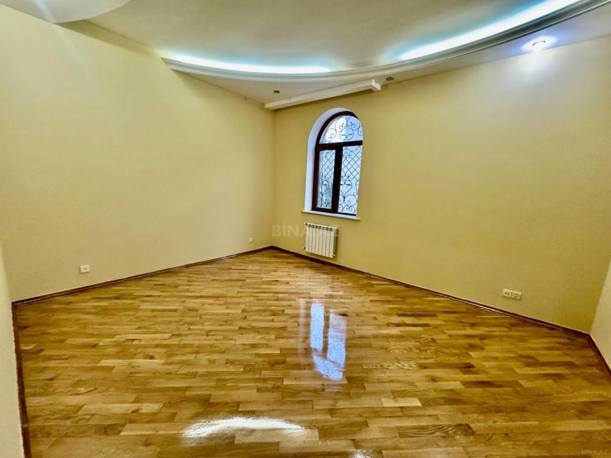Kirayə verilir 6 otaqlı həyət evi 480 m²