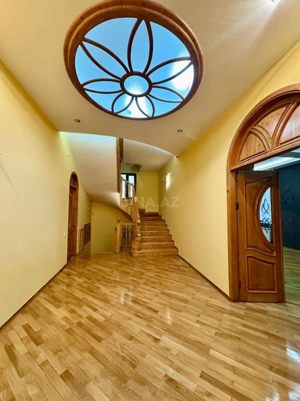 Kirayə verilir 6 otaqlı həyət evi 480 m²