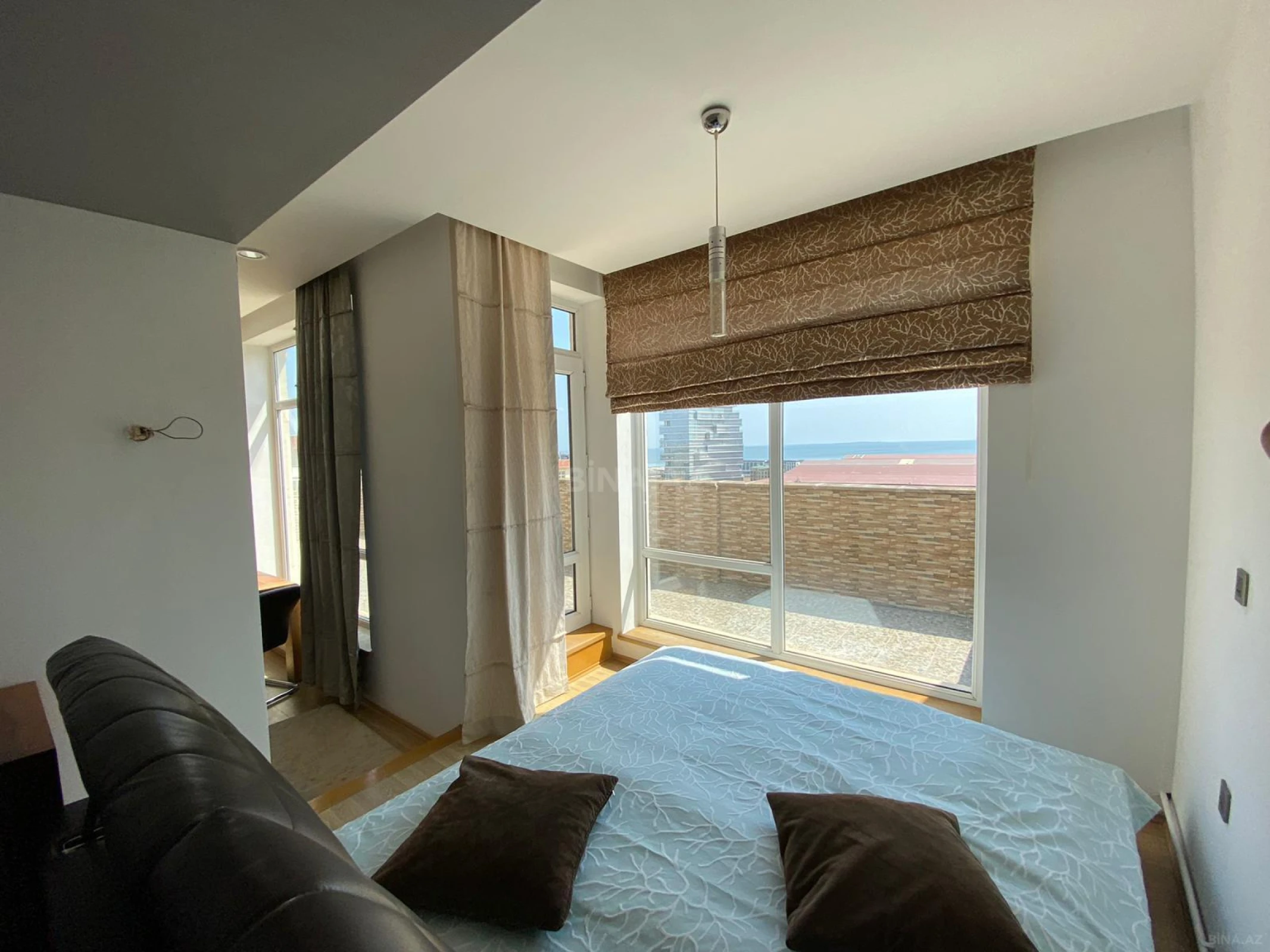 Satılır 2 otaqlı mənzil 125 m²