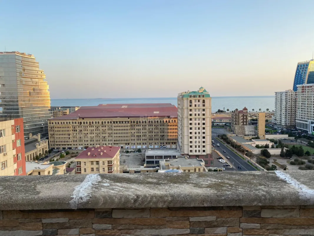 Satılır 2 otaqlı mənzil 125 m²