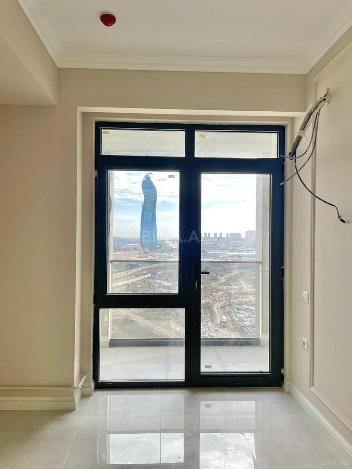 Satılır 3 otaqlı mənzil 92 m²