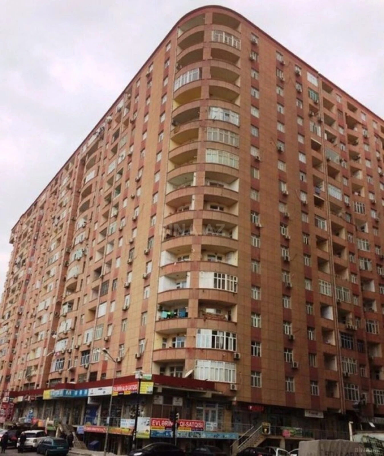 Satılır 3 otaqlı mənzil 107 m²