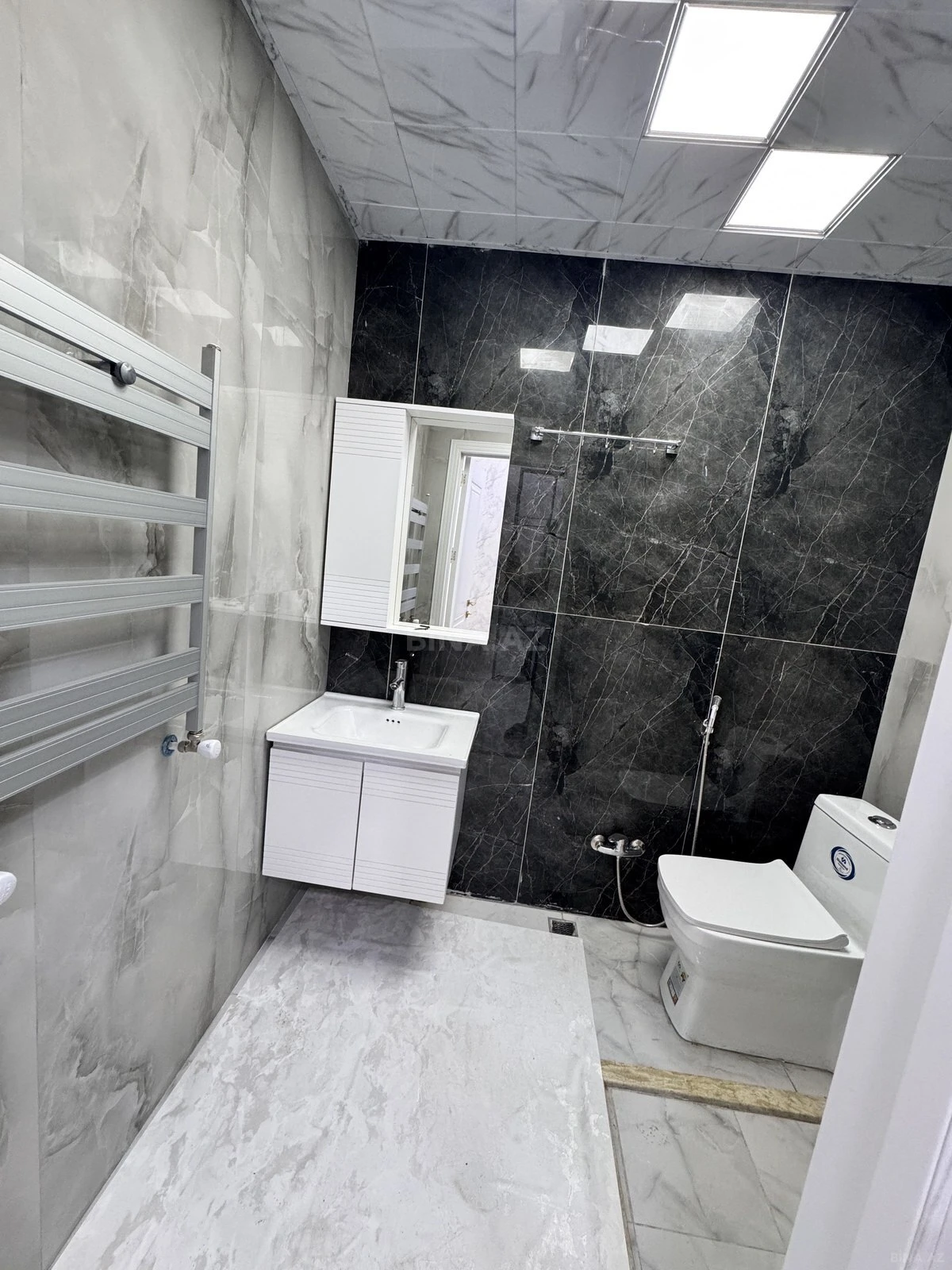 Satılır 2 otaqlı mənzil 56 m²