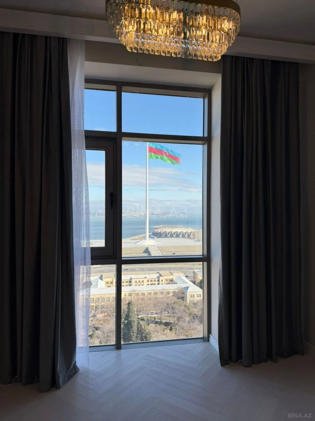 Satılır 2 otaqlı mənzil 77 m²