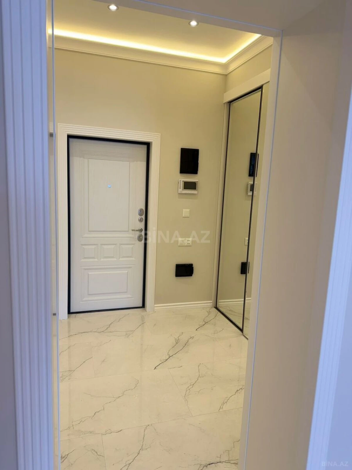 Satılır 2 otaqlı mənzil 77 m²