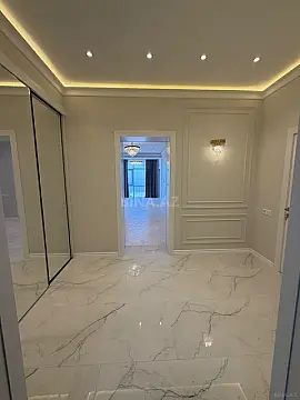 Satılır 2 otaqlı mənzil 77 m²