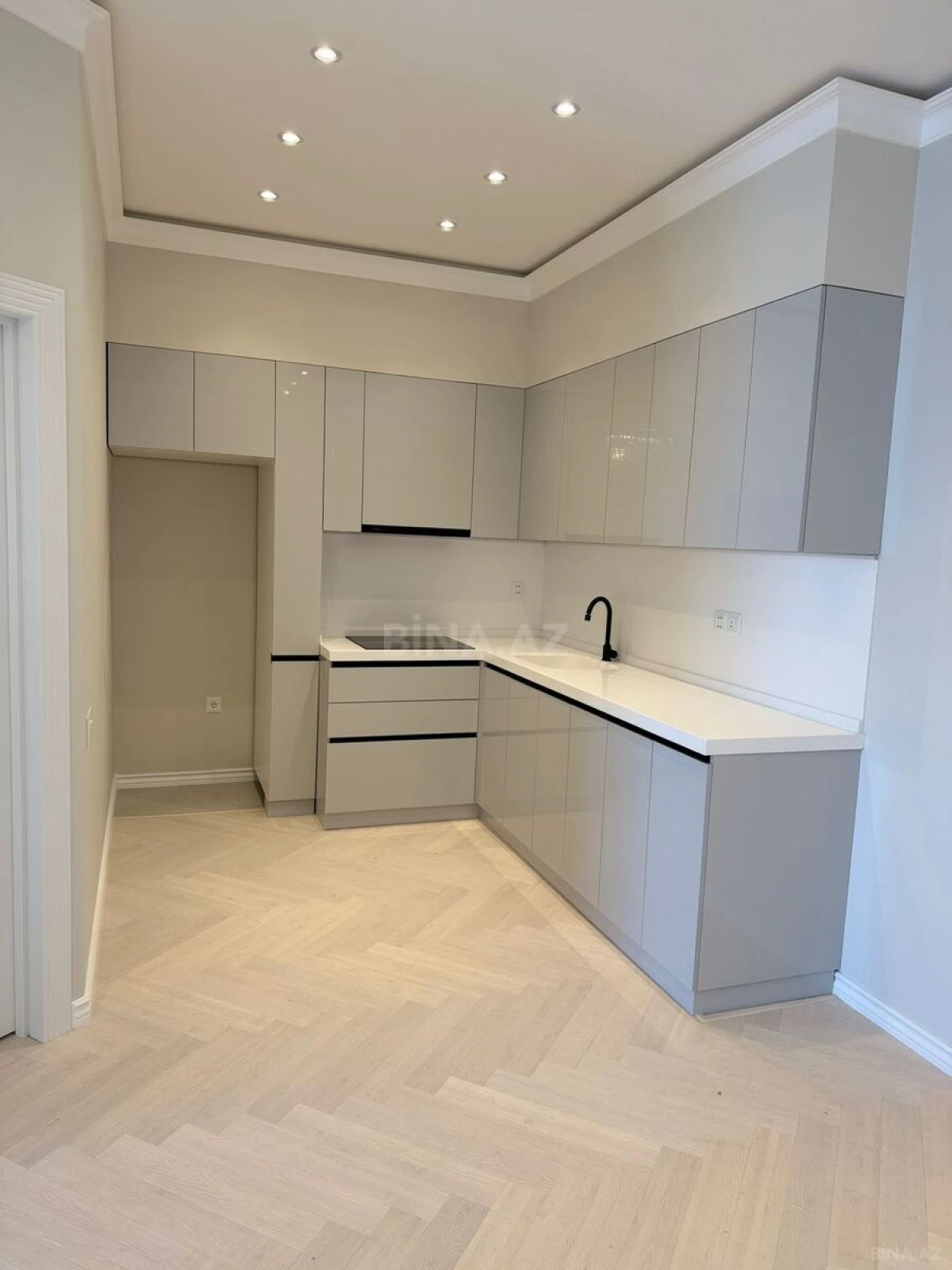 Satılır 2 otaqlı mənzil 77 m²