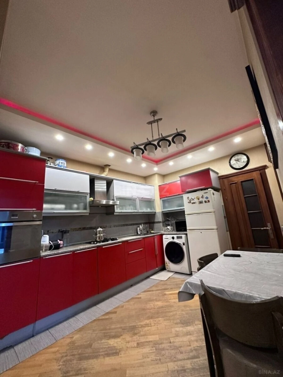 Satılır 3 otaqlı mənzil 107 m²