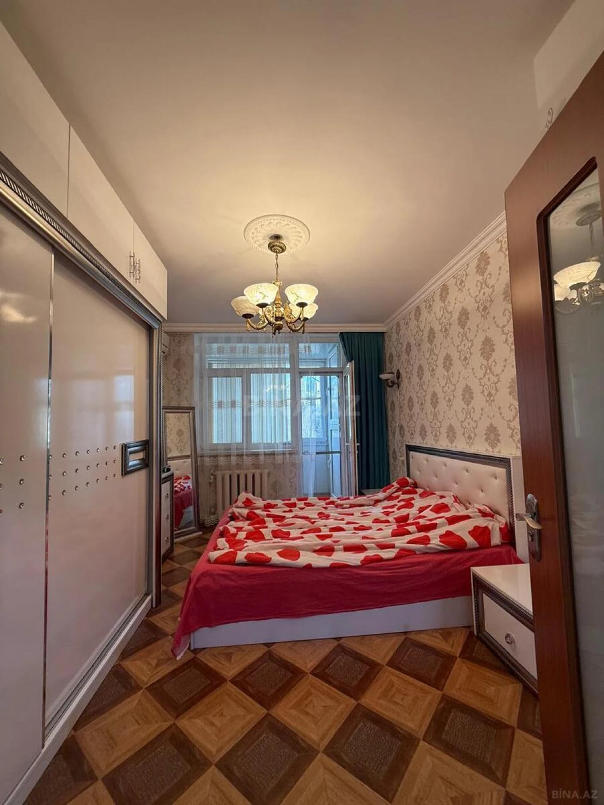 Satılır 4 otaqlı mənzil 80 m²