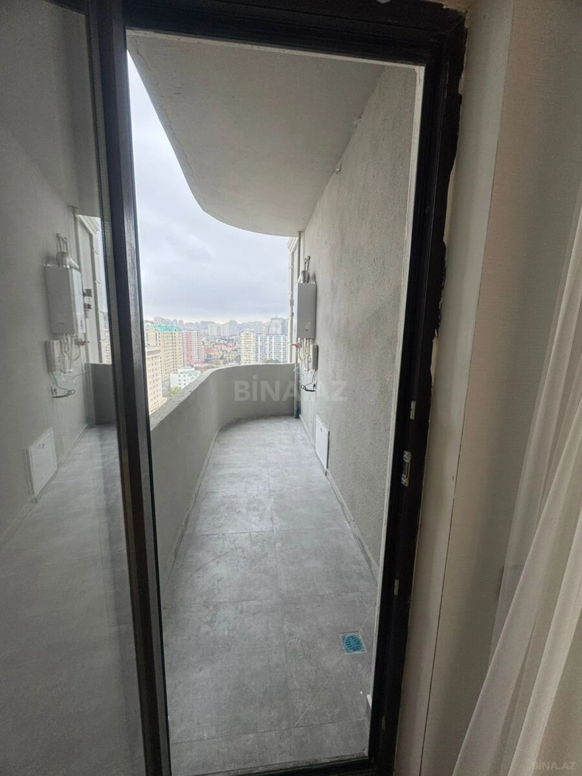 Kirayə verilir 2 otaqlı mənzil 67 m²