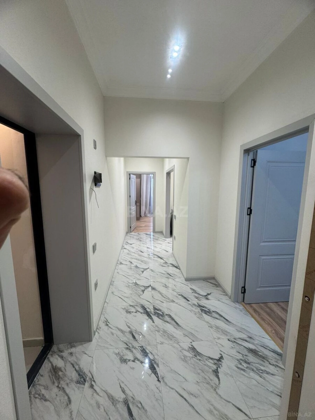 Kirayə verilir 2 otaqlı mənzil 67 m²