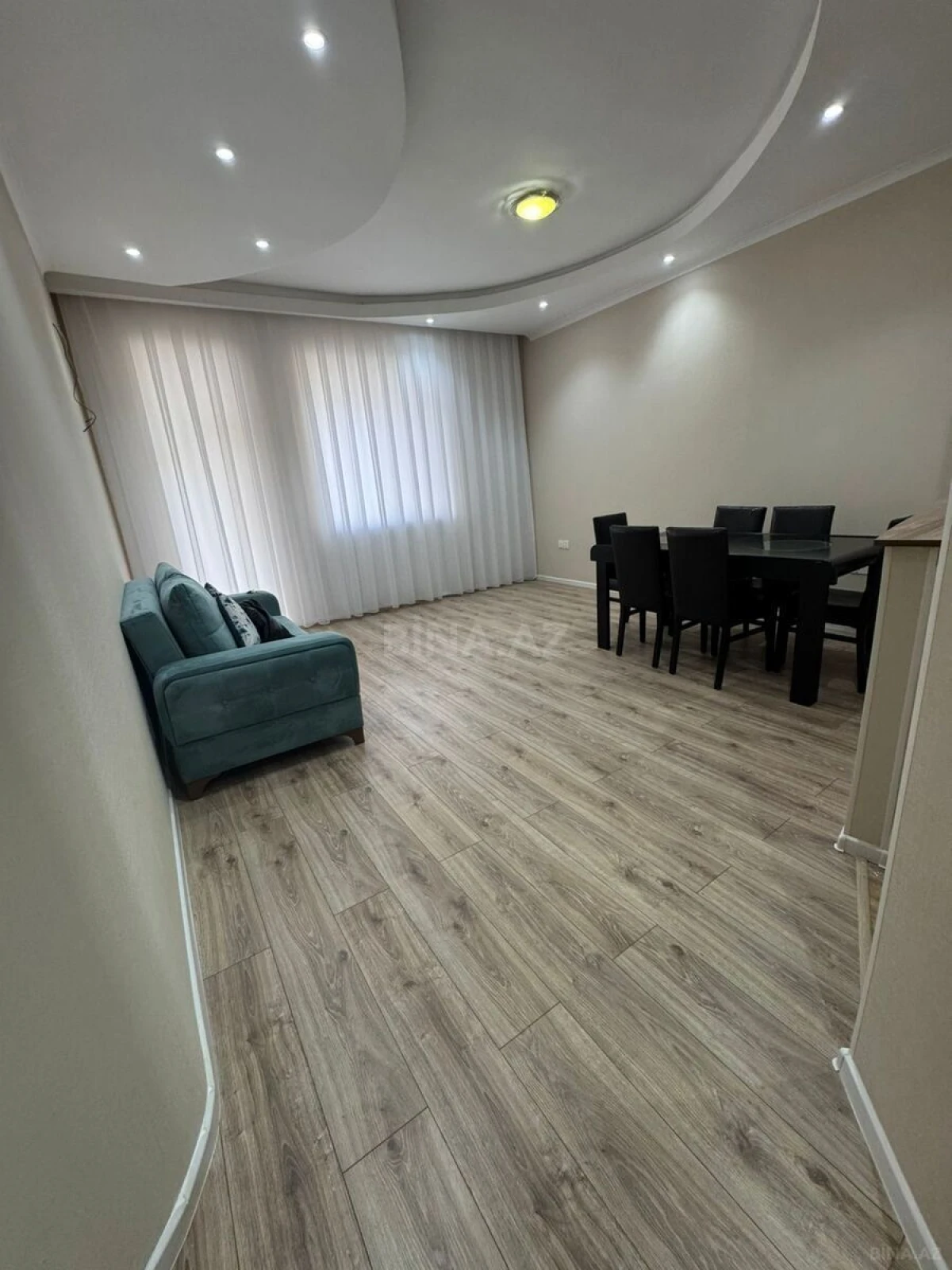 Kirayə verilir 2 otaqlı mənzil 64 m²