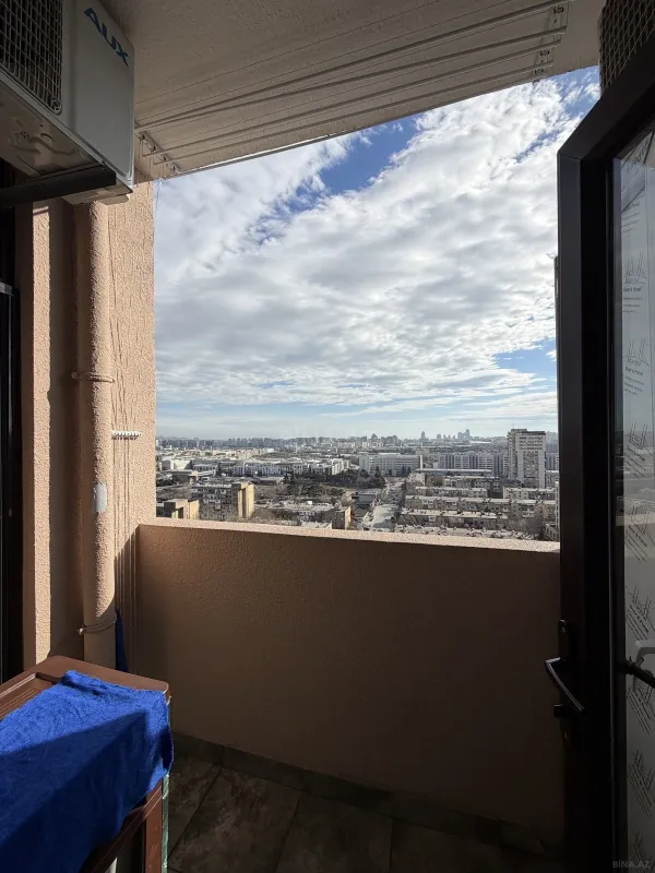 Satılır 3 otaqlı mənzil 135 m²