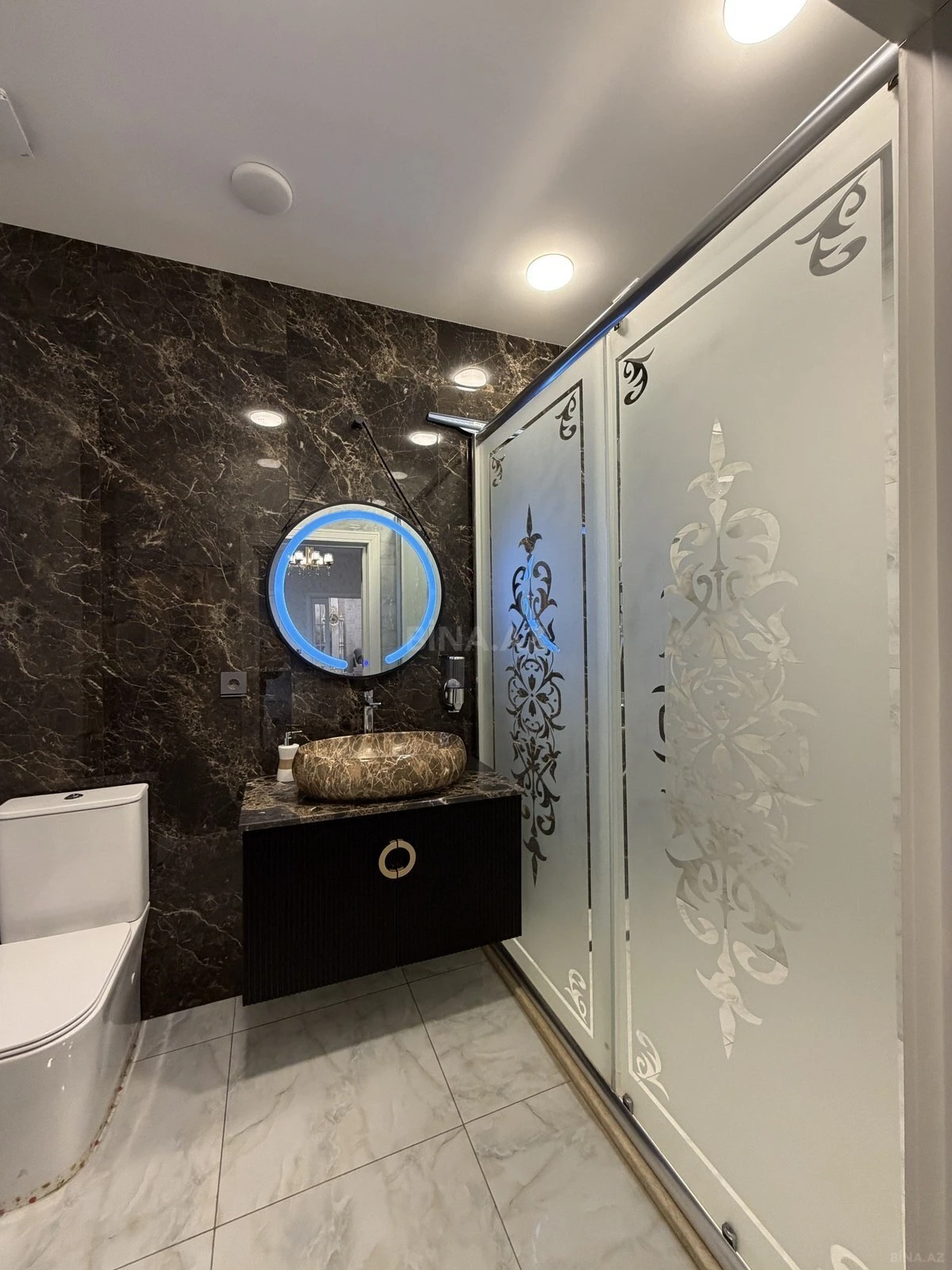 Satılır 3 otaqlı mənzil 135 m²