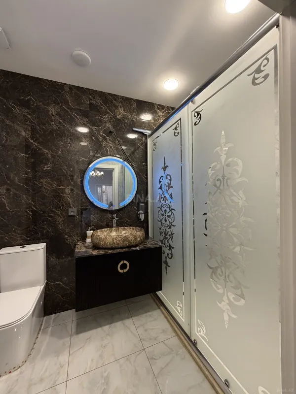 Satılır 3 otaqlı mənzil 135 m²