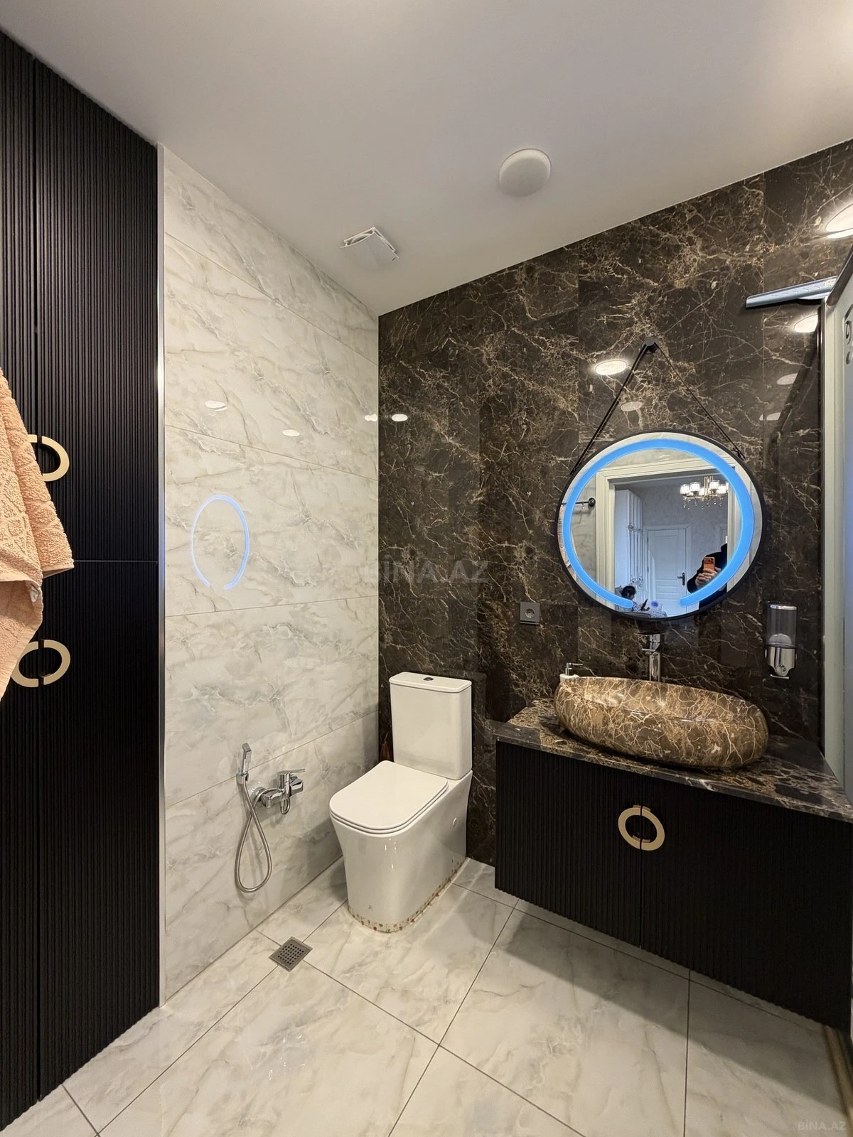 Satılır 3 otaqlı mənzil 135 m²