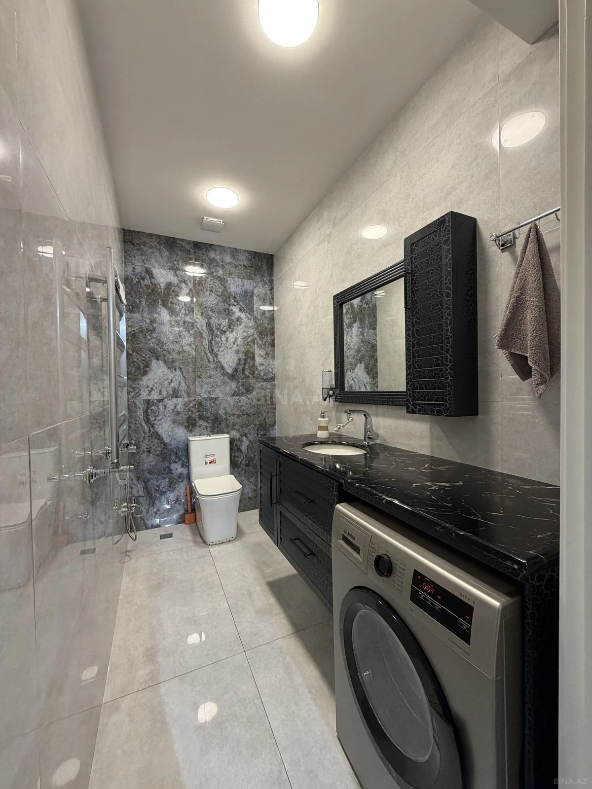 Satılır 3 otaqlı mənzil 135 m²