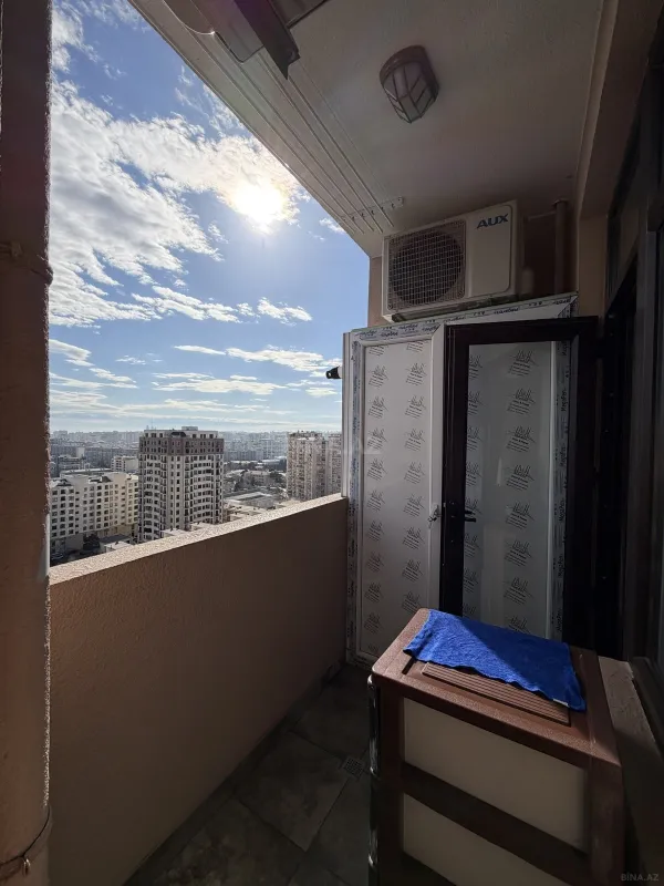 Satılır 3 otaqlı mənzil 135 m²