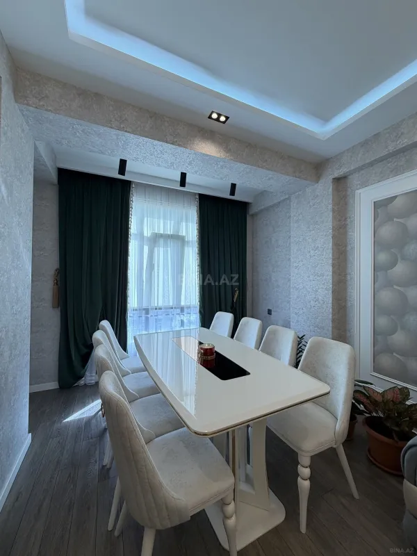 Satılır 3 otaqlı mənzil 135 m²