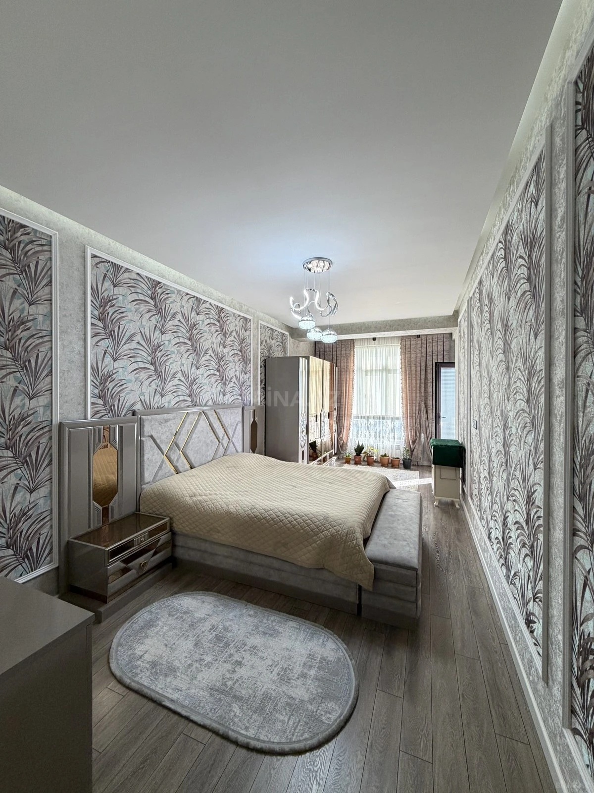 Satılır 3 otaqlı mənzil 135 m²