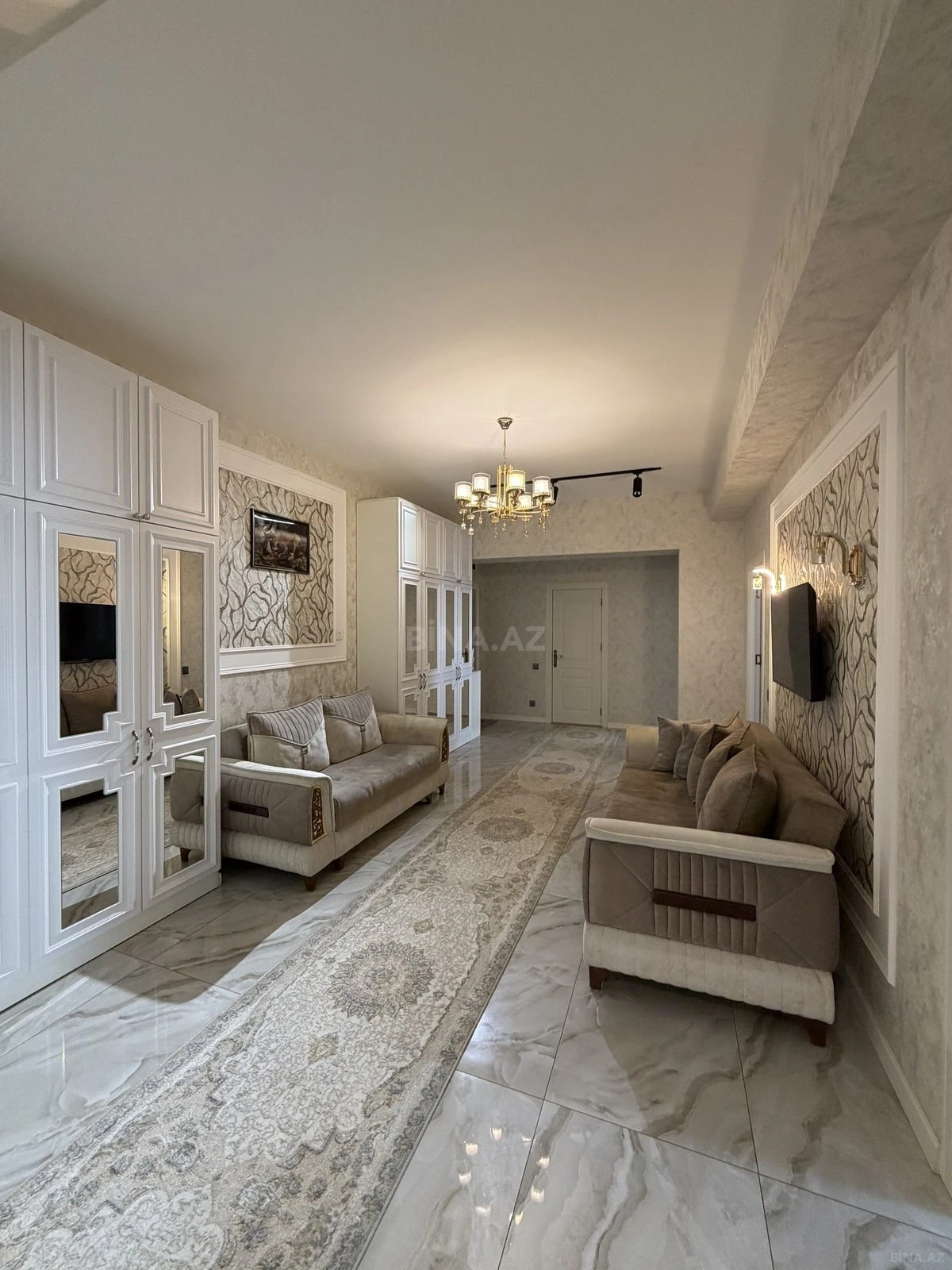 Satılır 3 otaqlı mənzil 135 m²