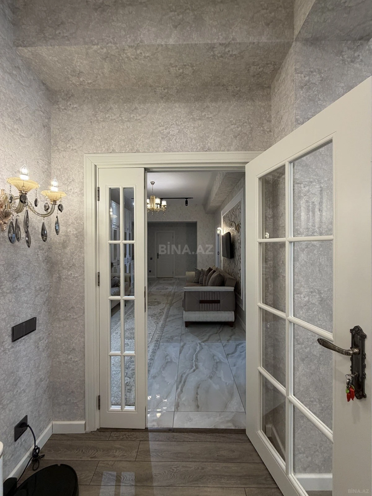 Satılır 3 otaqlı mənzil 135 m²