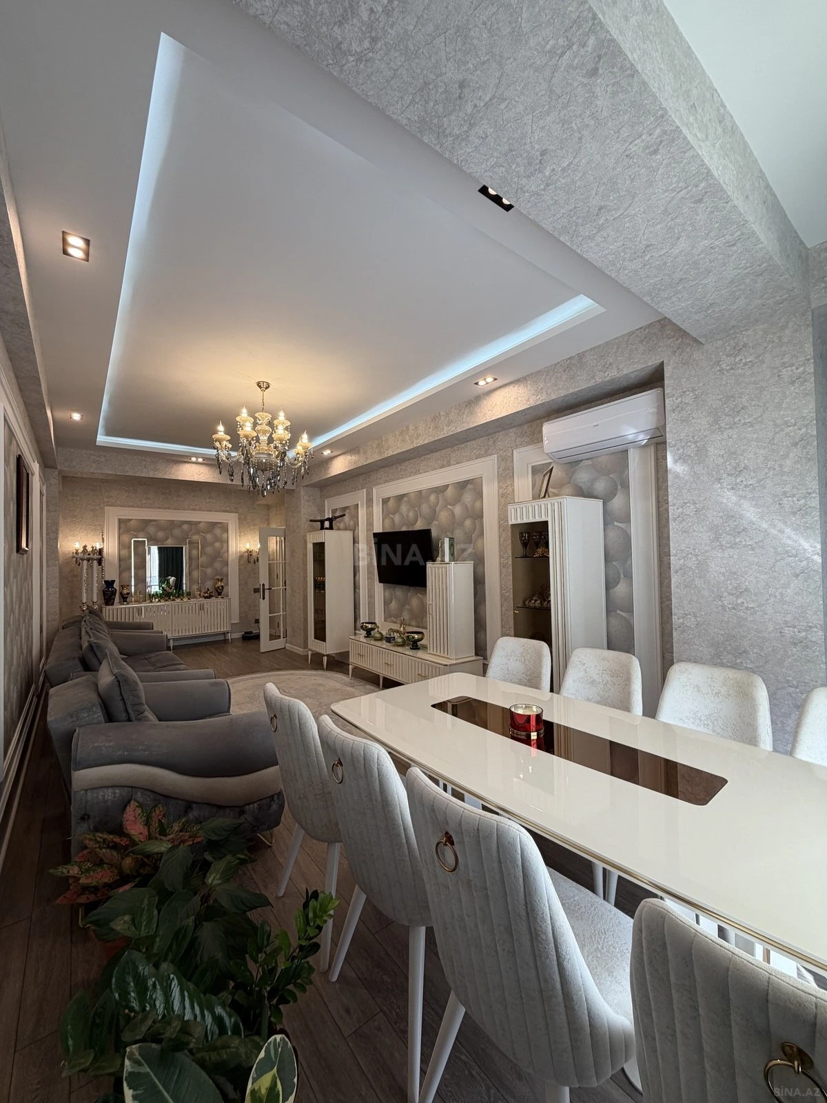 Satılır 3 otaqlı mənzil 135 m²