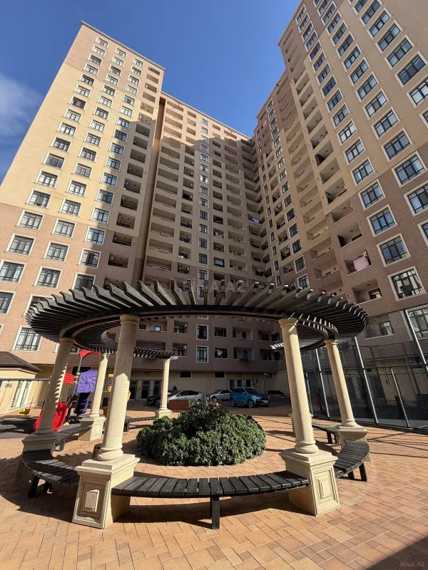 Satılır 3 otaqlı mənzil 135 m²