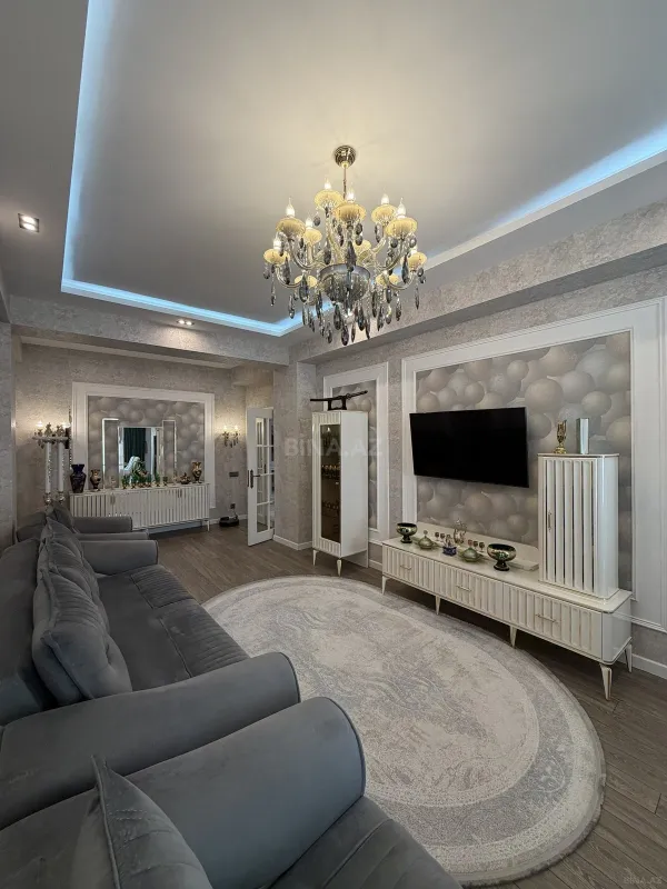 Satılır 3 otaqlı mənzil 135 m²