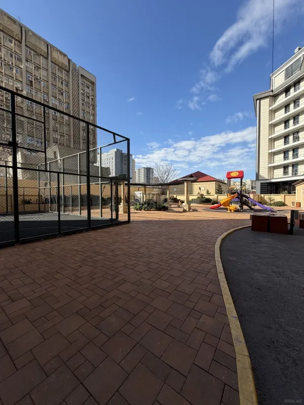 Satılır 3 otaqlı mənzil 135 m²