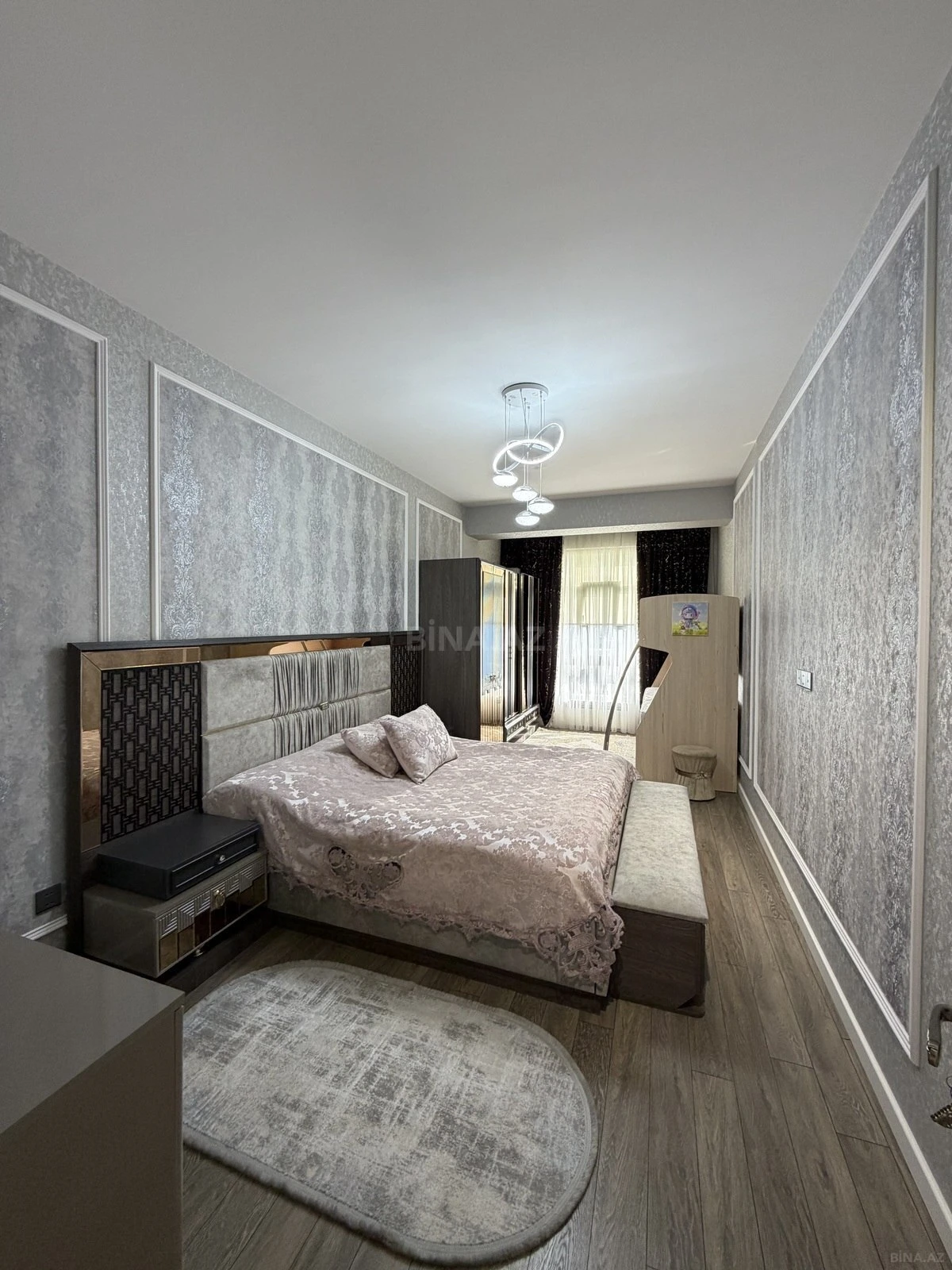 Satılır 3 otaqlı mənzil 135 m²