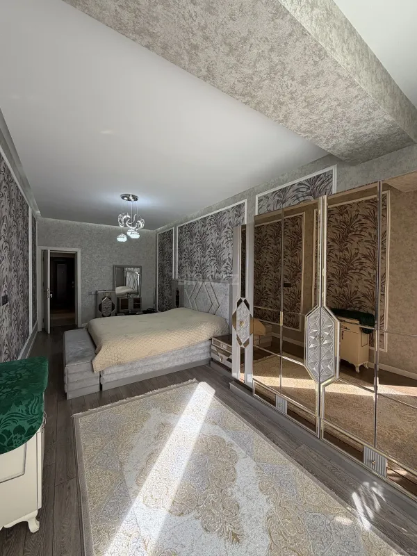 Satılır 3 otaqlı mənzil 135 m²