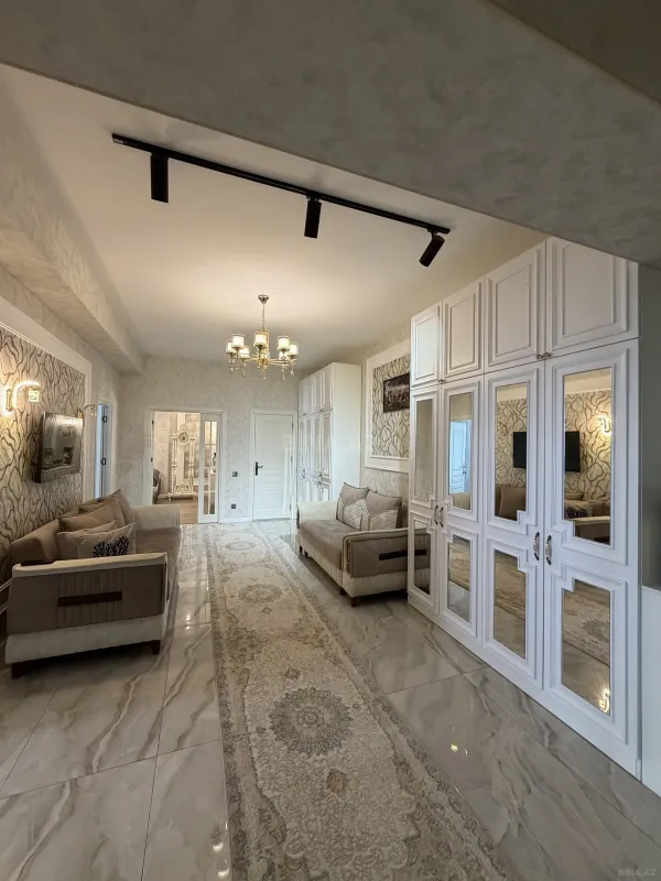 Satılır 3 otaqlı mənzil 135 m²